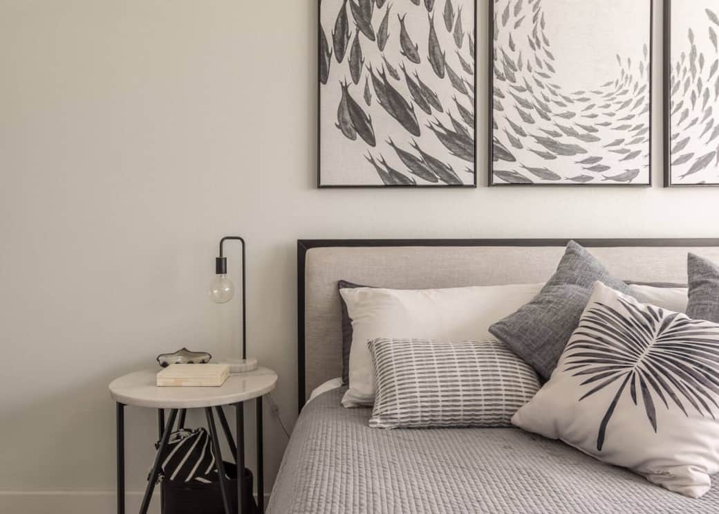 Spread out and sleep like a starfish in our king-size bed - the perfect place to get a good night's sleep. 
With plenty of room to stretch out, you'll be able to sleep in your favorite position, whether it's on your back, stomach, or side.