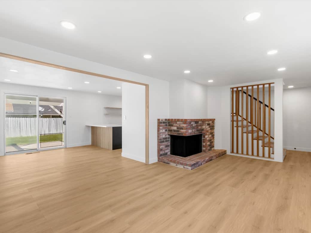 12-1345 Radford Dr-20