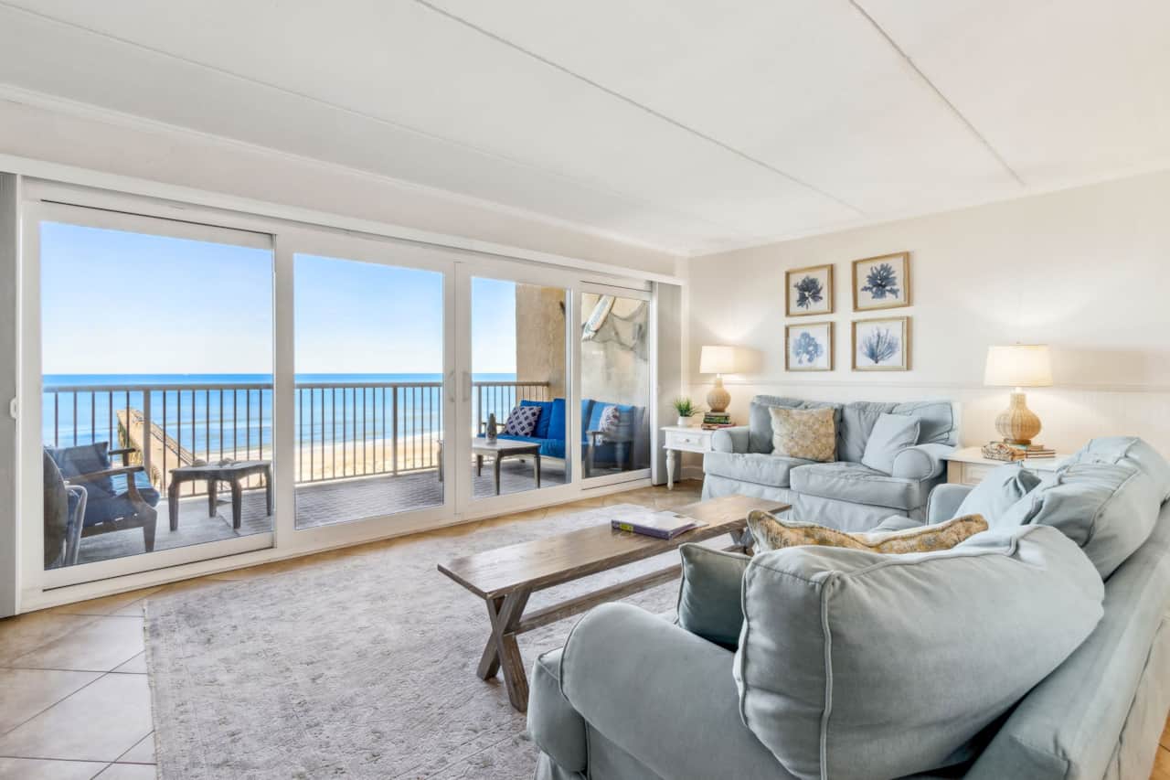 669 Oceanfront Living Area