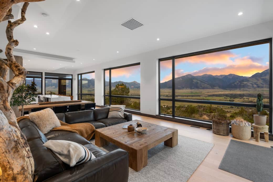 Panoramic masterpiece. Italian Berkshire Como leather and monumental 11ft ceilings. Panoramic masterpiece. Italian Berkshire Como leather and monumental 11ft ceilings.