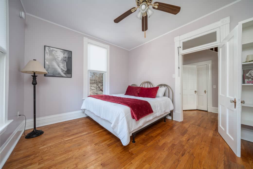 Main floor, bedroom 2 - king size bed