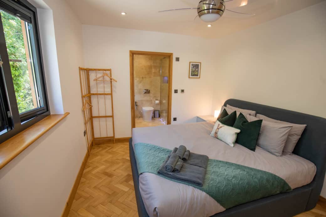 Master with Superking leading to Ensuite 