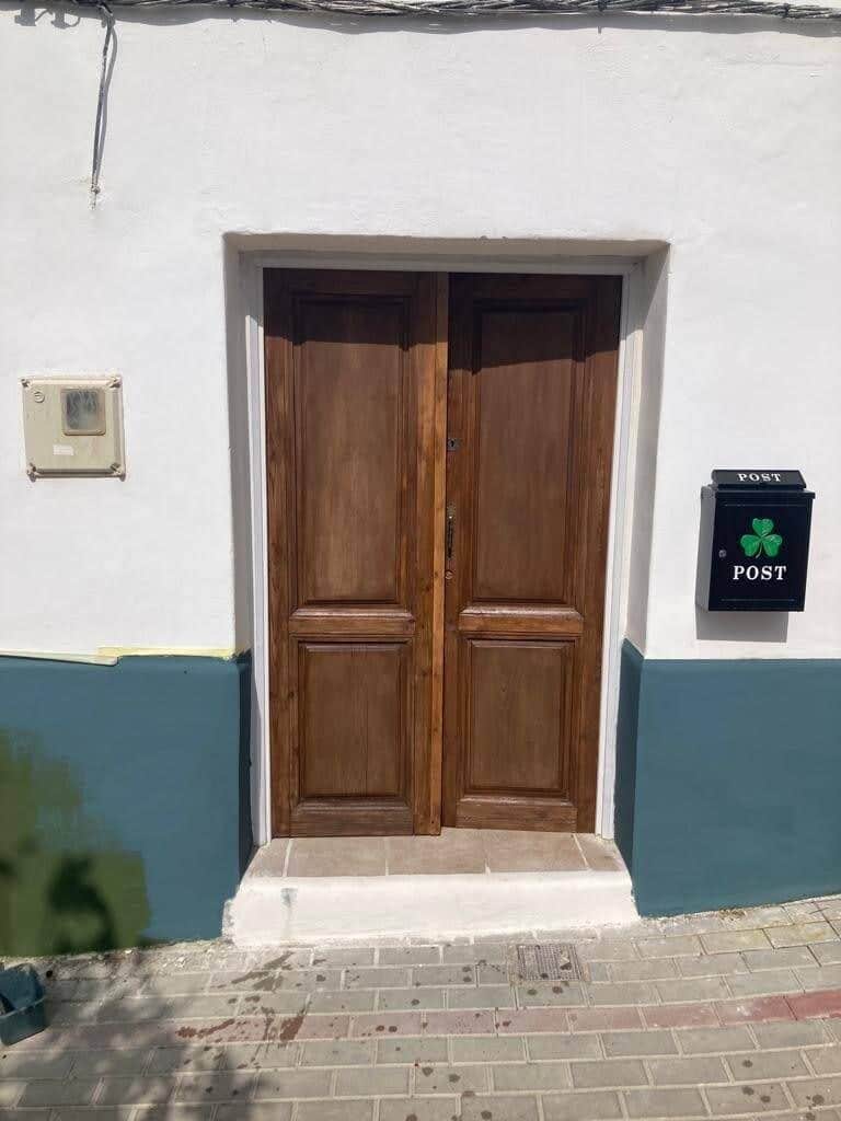 Our front door. The Shamrock on the post box let's you know you have found the right house