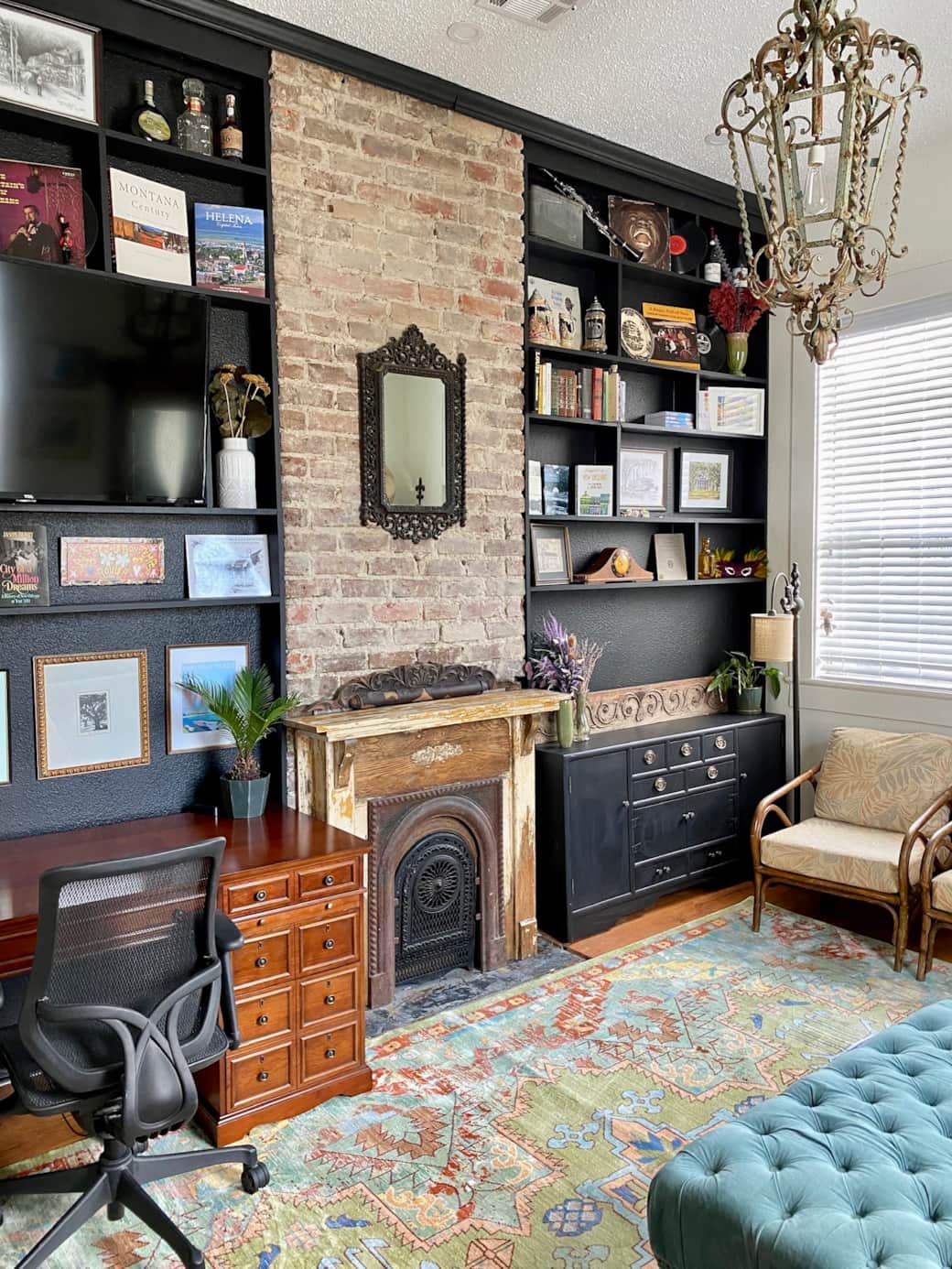 Our beautifully updated & renovated living room. Includes large smart TV & desk Our beautifully updated & renovated living room. Includes large smart TV & desk