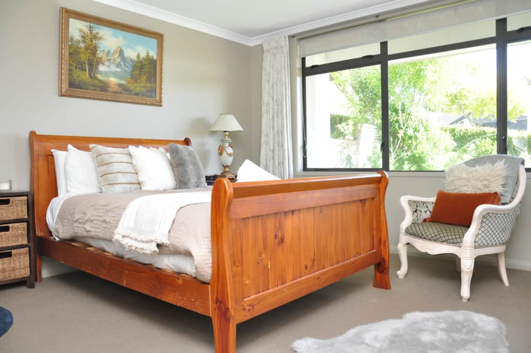 Main bedroom - bed and chair