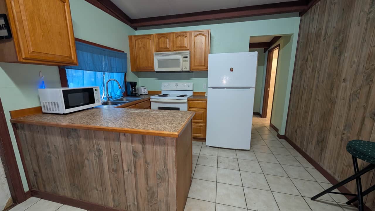 Full kitchen 