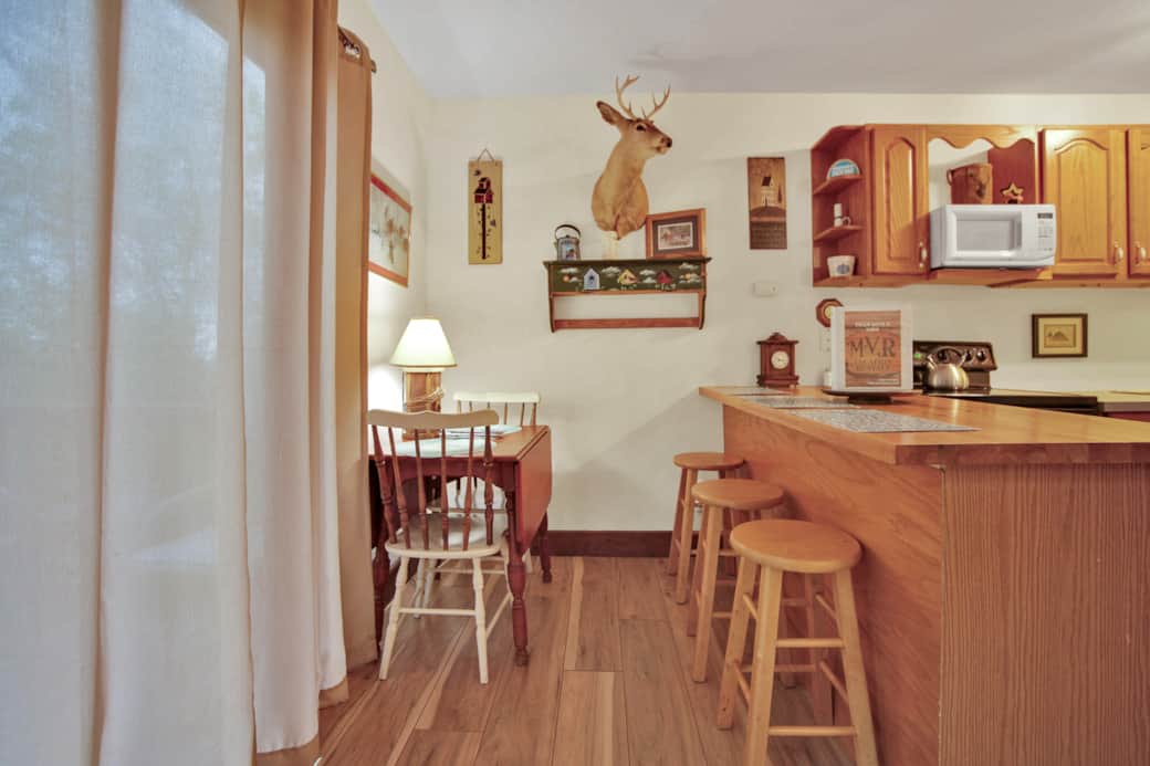 Villa with a View 2 bedroom 1 bathroom, sleeps 4, wifi, AC, dogs allowed!
