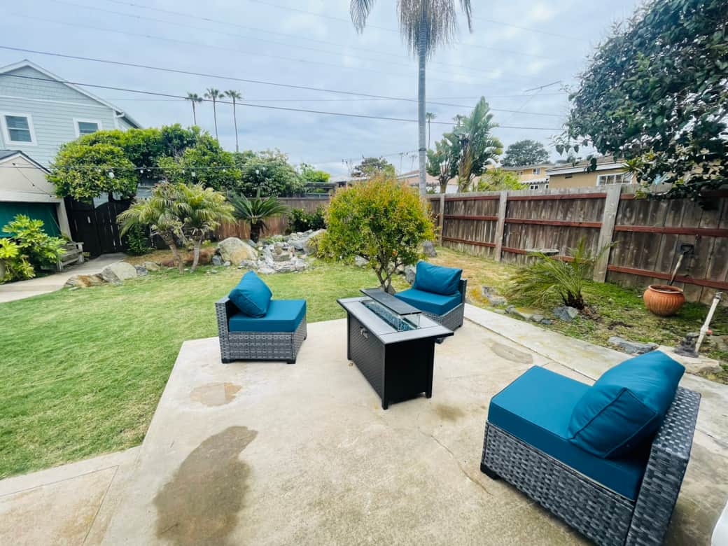 Backyard & Outdoor Living Area