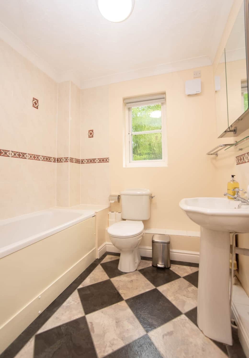 Family Bathroom 3