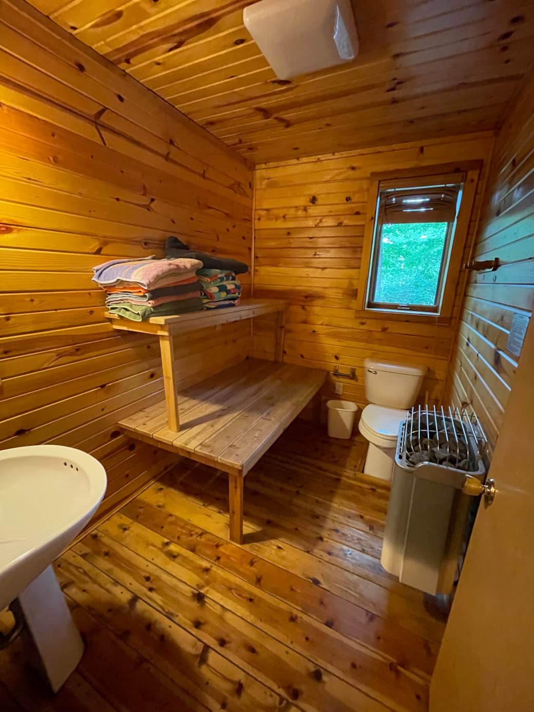 Lower level bath with Sauna