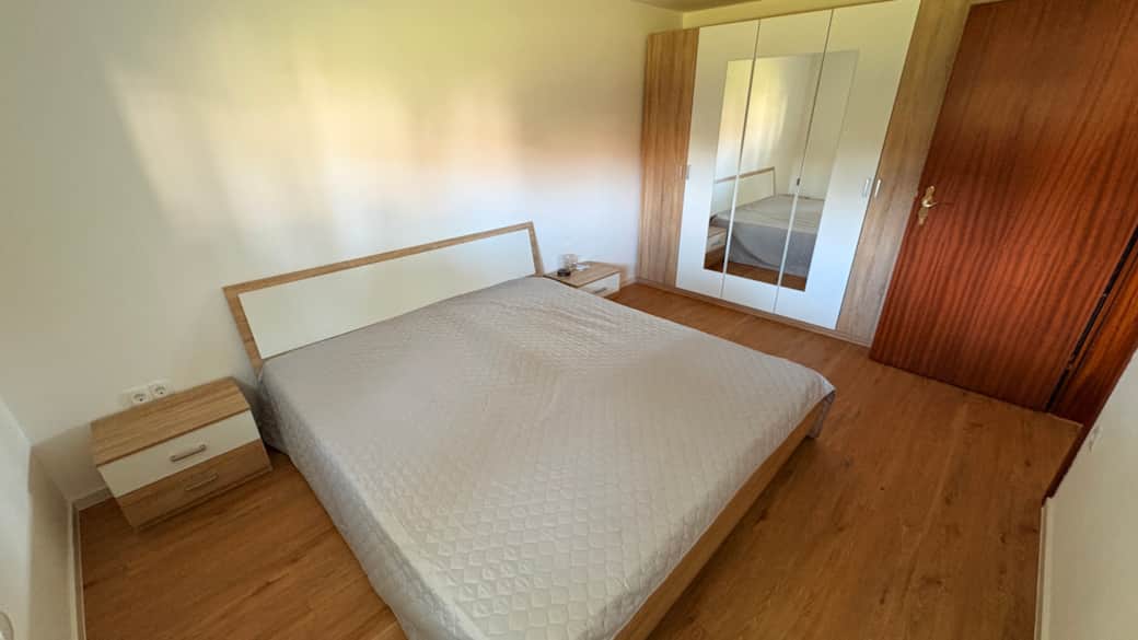 Schlafzimmer 1
