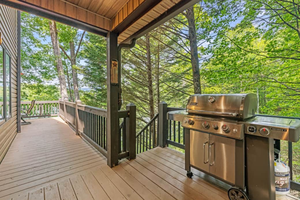 Outdoor Grill with Access to Outdoor Dining Outdoor Grill with Access to Outdoor Dining