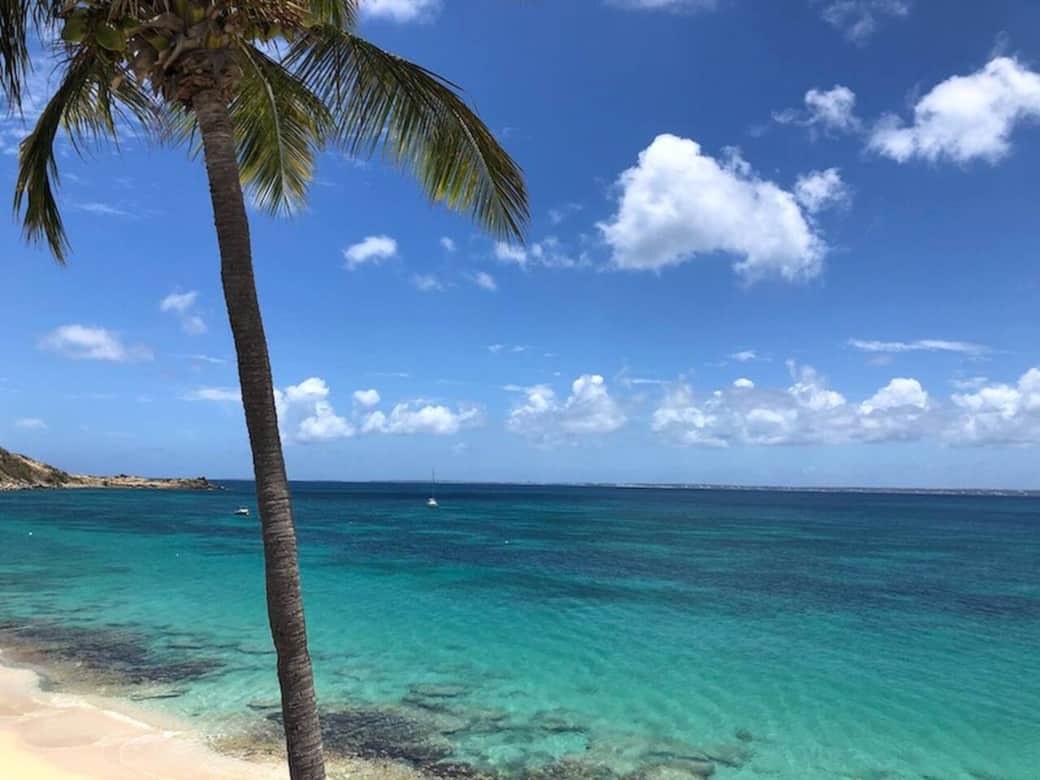 Beach accessible at the bottom of the apartment Ti Dream
