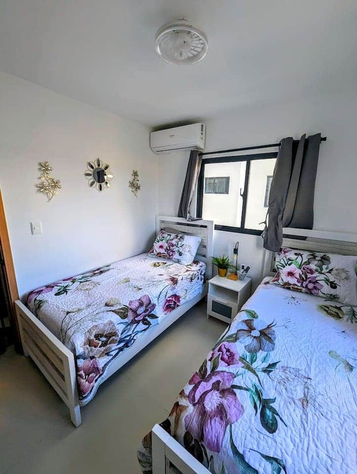 2nd Bedroom/2 Twin Beds
