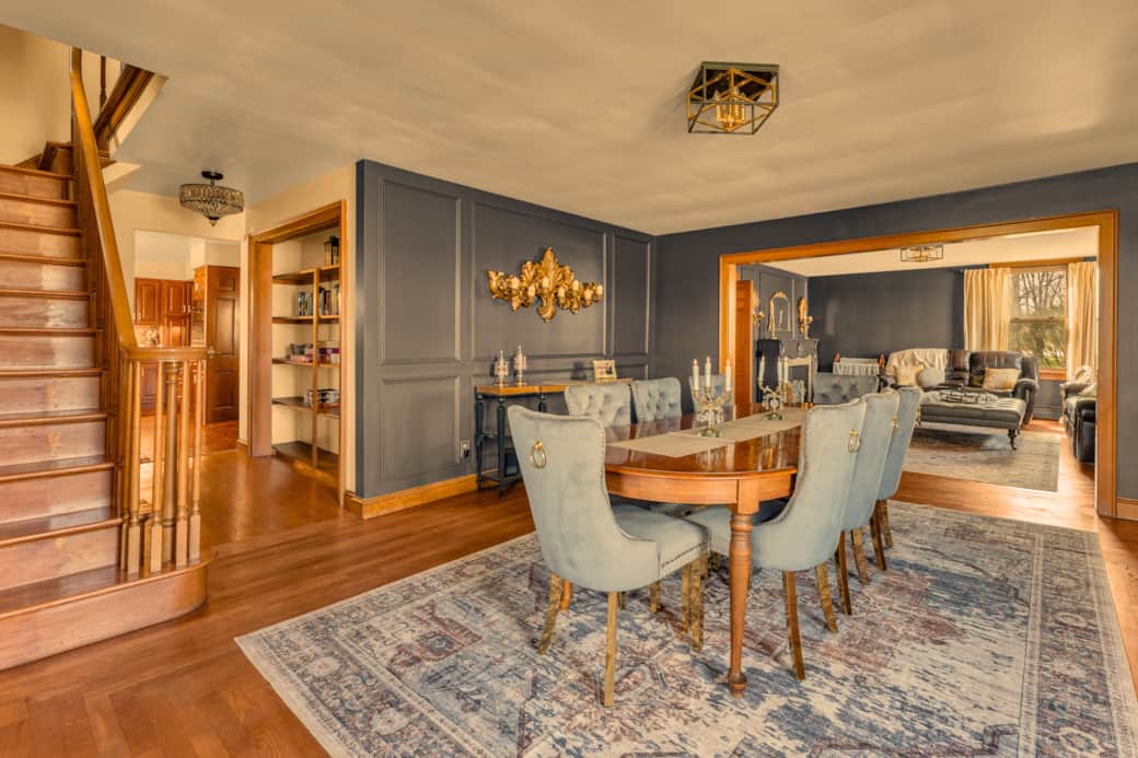 Dining room/living area - with plenty of room to spread out