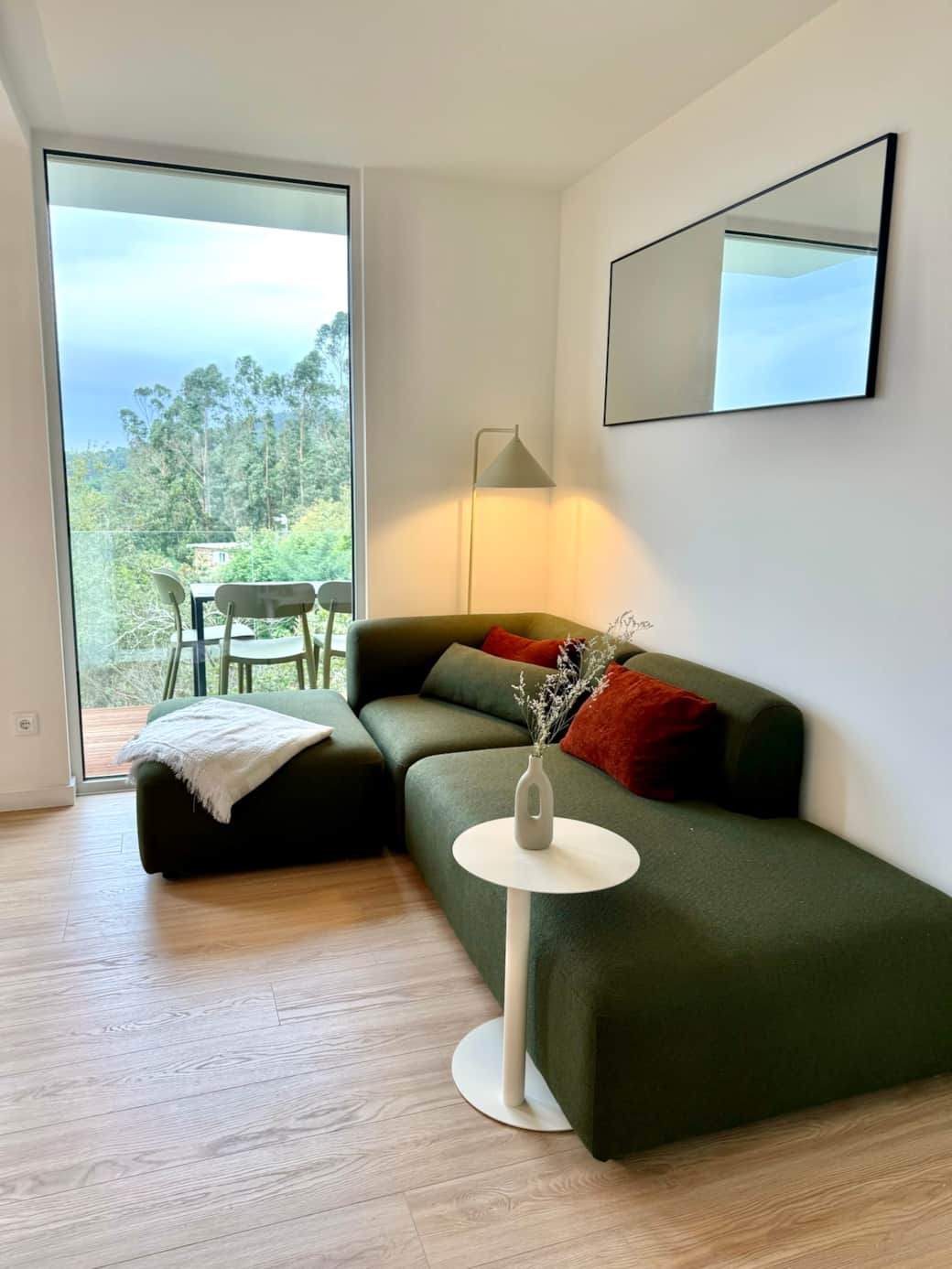 Bright living room with sea view and terrace access for open-air dining. Bright living room with sea view and terrace access for open-air dining.