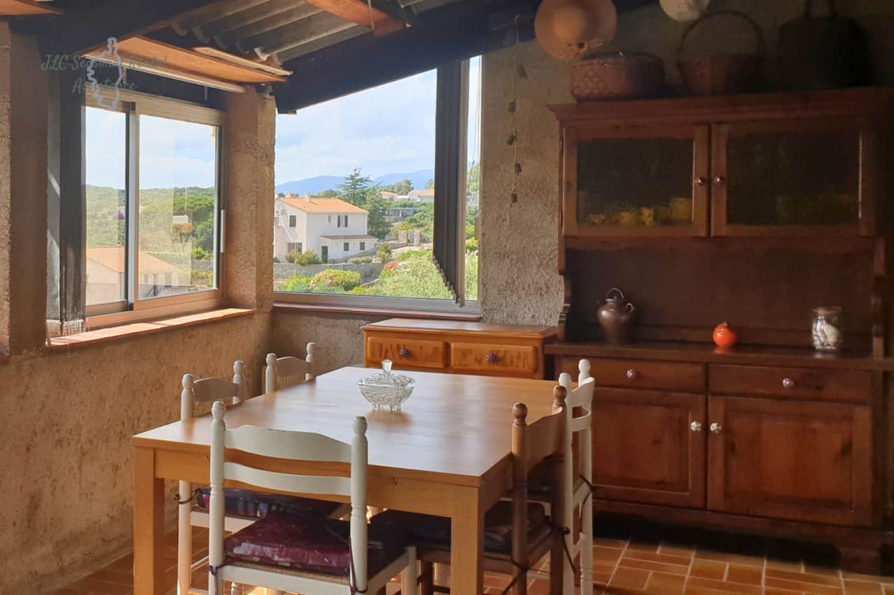 5‑minavita‑veranda‑dining‑area