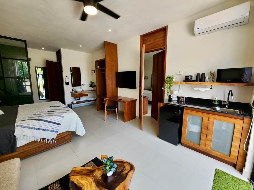 204 Interior (right) - connecting option with 203