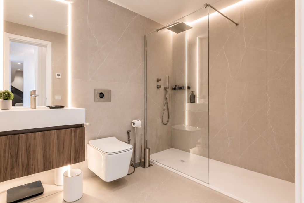 AZULIS DelleTerme Suites Apartment1 bathtoom with luxury walk in rain shower AZULIS DelleTerme Suites Apartment1 bathtoom with luxury walk in rain shower