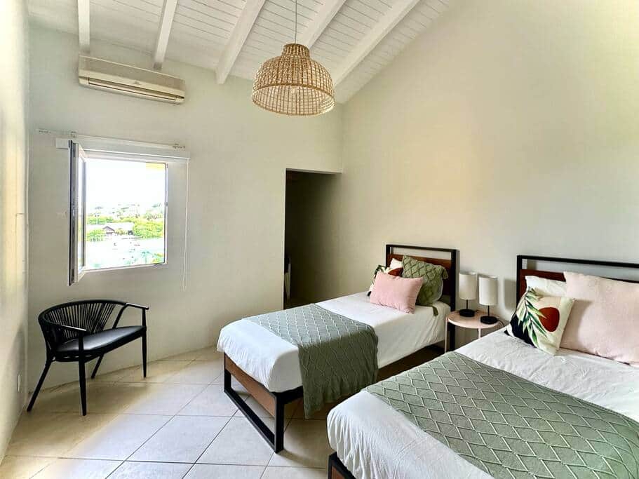 2nd bedroom with view on the water (top floor) 2nd bedroom with view on the water (top floor)