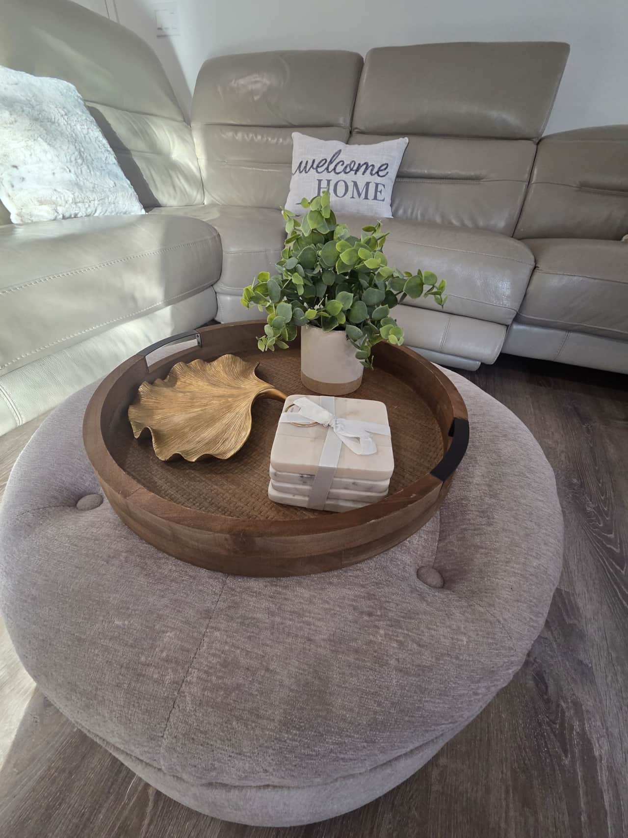 Stylish coffee table with beautiful decor accents. Lakeland, FL