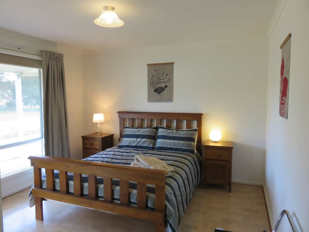 Country view room, Queen bed with linen and towels. All bedrooms with blackout curtains AND blinds Country view room, Queen bed with linen and towels. All bedrooms with blackout curtains AND blinds