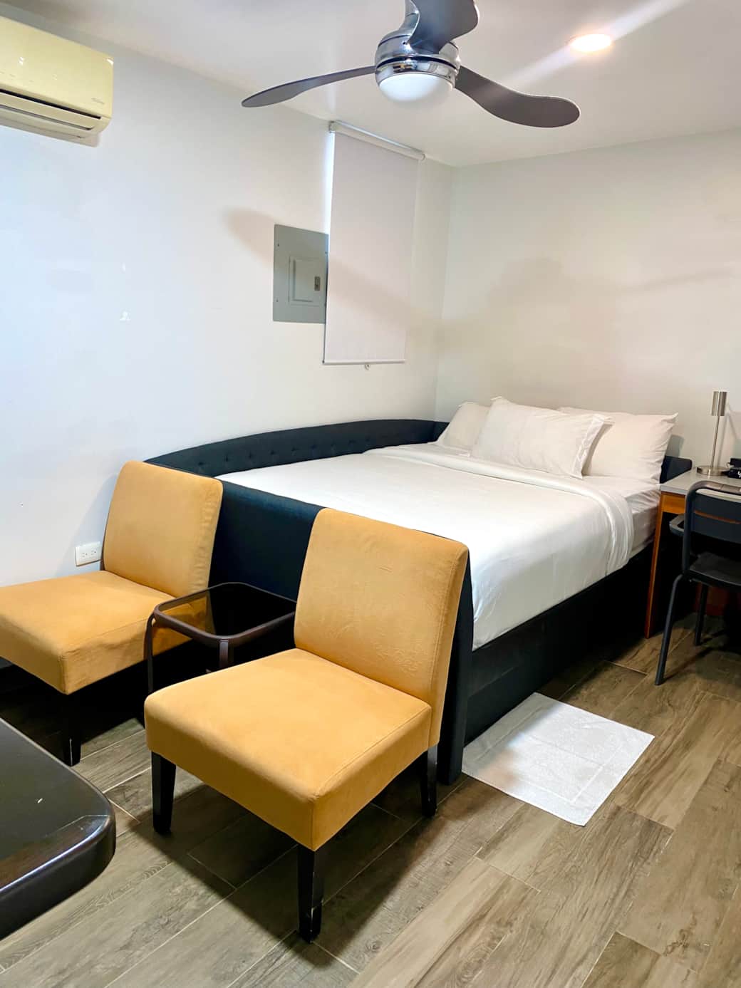 1 queen bed 