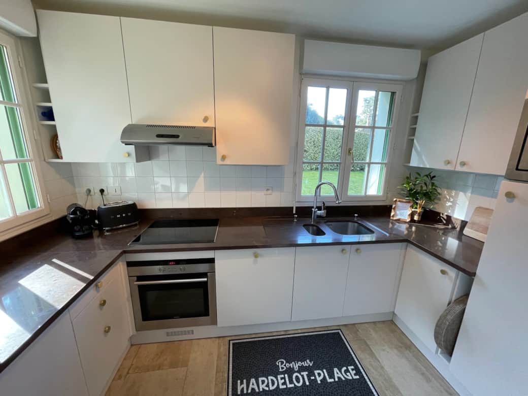 La cuisine est agréable, Les électros et la vaisselle sont neufs