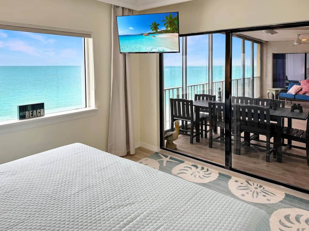 Bedroom 5: Second Gulf front King bedroom Bedroom 5: Second Gulf front King bedroom