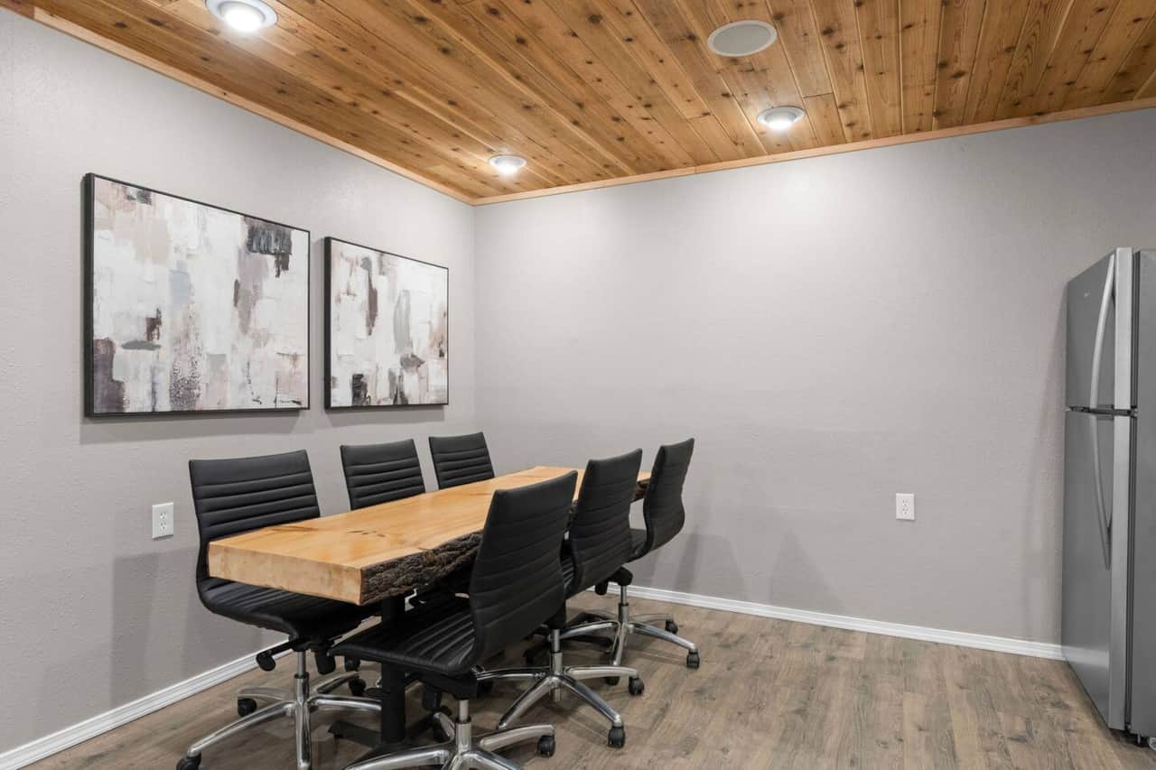 Designated dining area in kitchen.