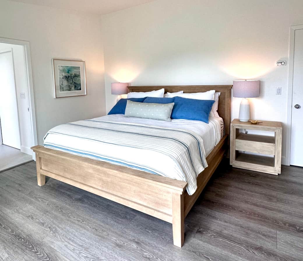 Downstairs Bedroom - King Bed