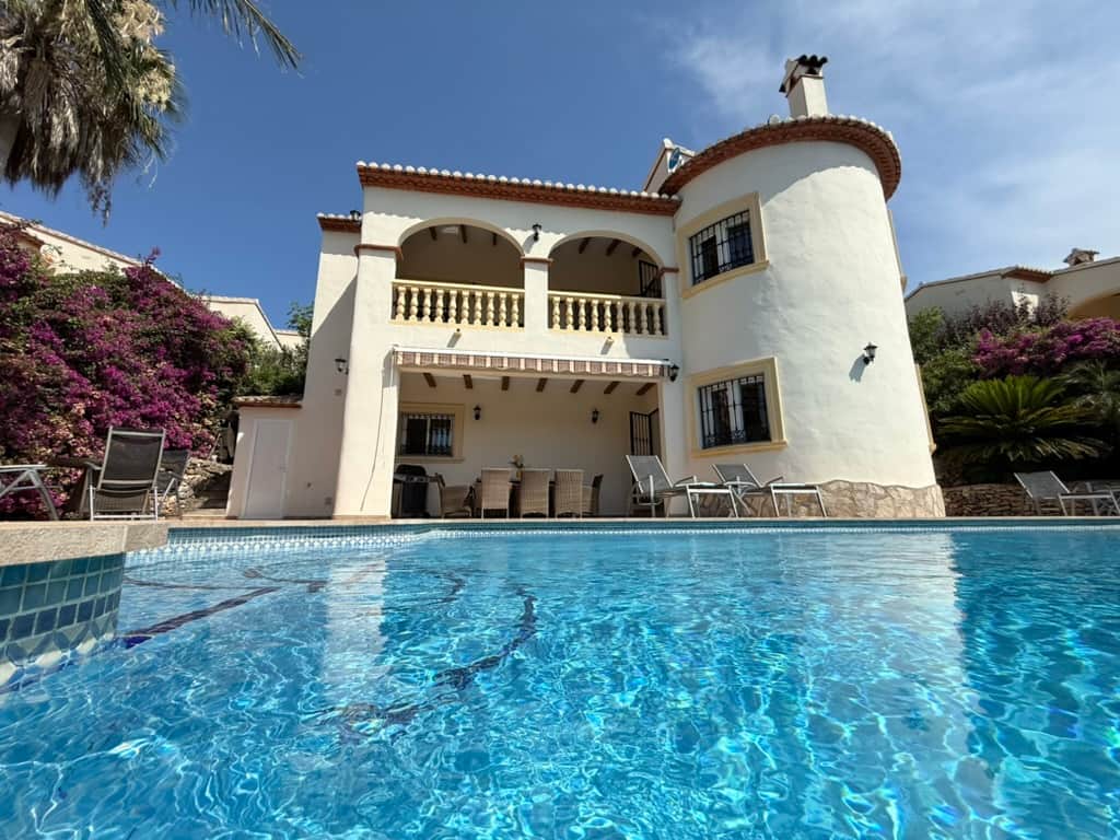 Front of house - 100% privacy!