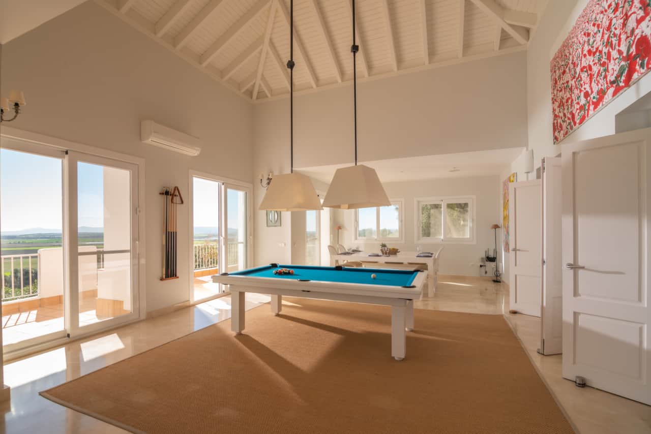 Villa Dalia Dining Room-Pool Table