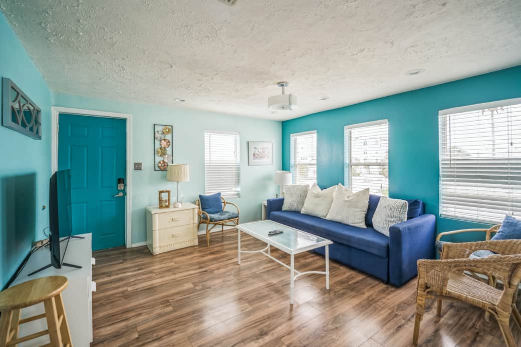 13409 Gulf Blvd Madeira Beach FL 33708 USA Living room DSC04257