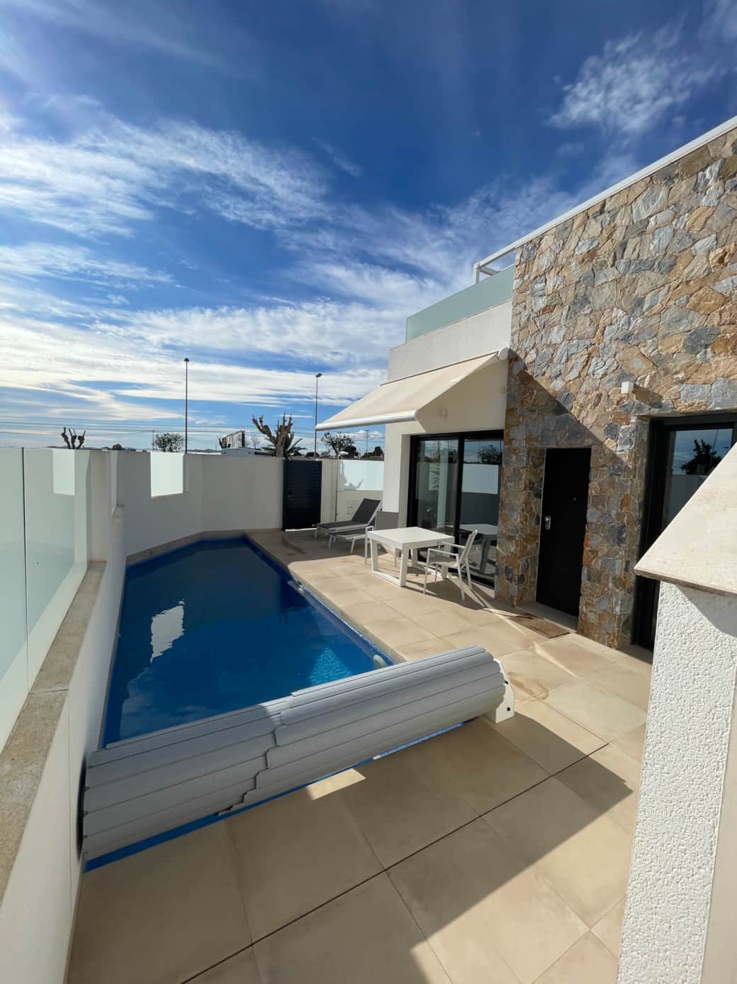 Modern holiday villa with private terrace and sun loungers in Pilar de la Horadada (Costa Blanca)