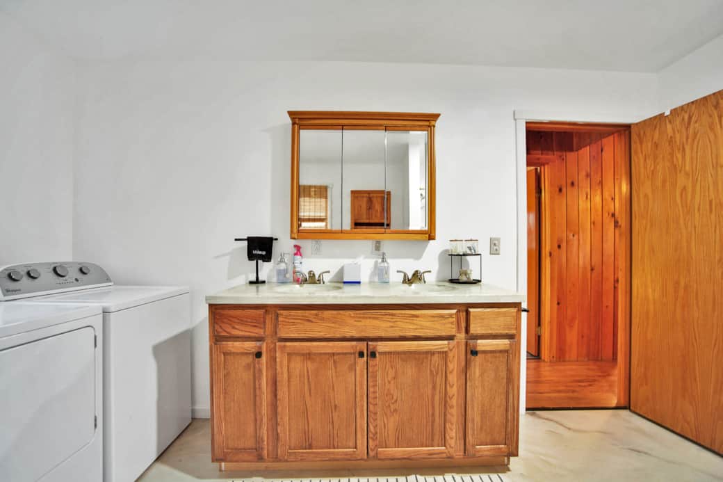 Main Floor, Full bathroom with laundry 