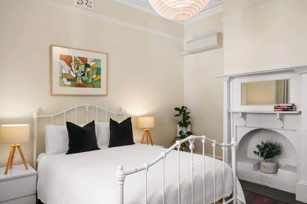 Bedroom 2 - Queen bed