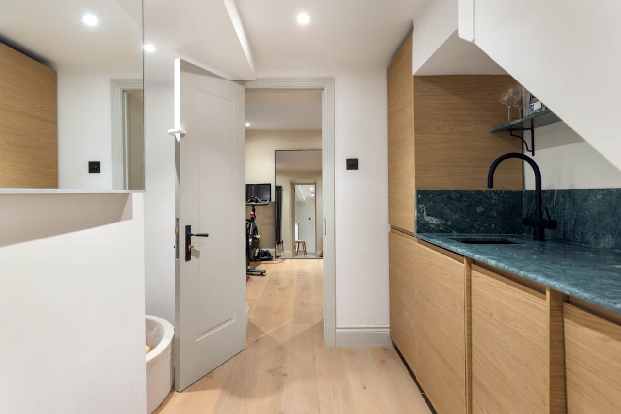 Additional Kitchen Bar Area