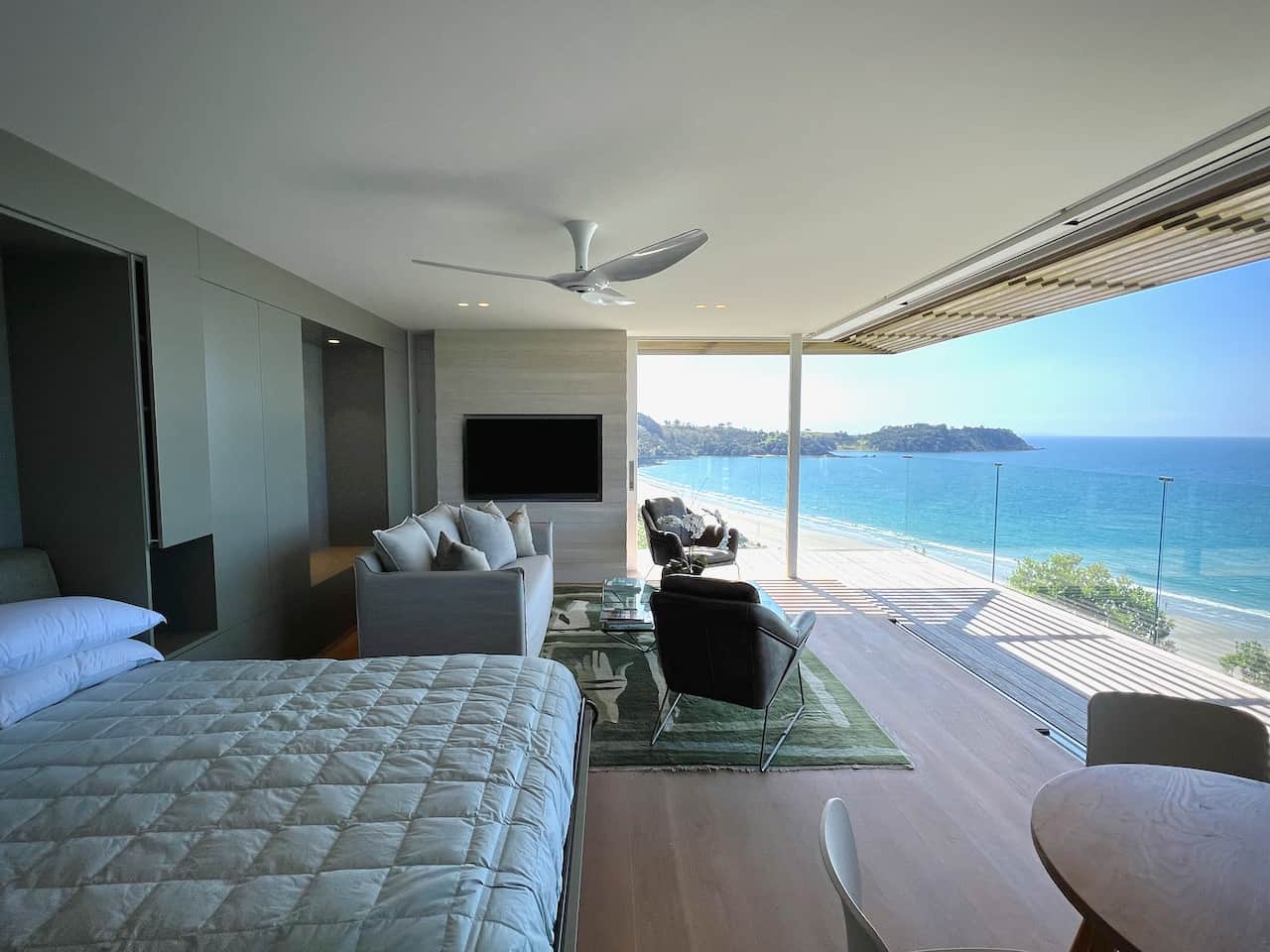 THE PENTHOUSE STUDIO
