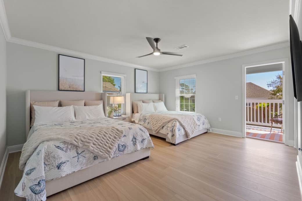 Two Queen beds with a 65 inch Samsung Smart TV Two Queen beds with a 65 inch Samsung Smart TV