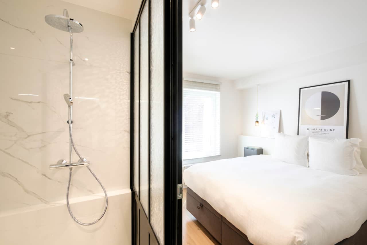 Bedroom / Bathroom