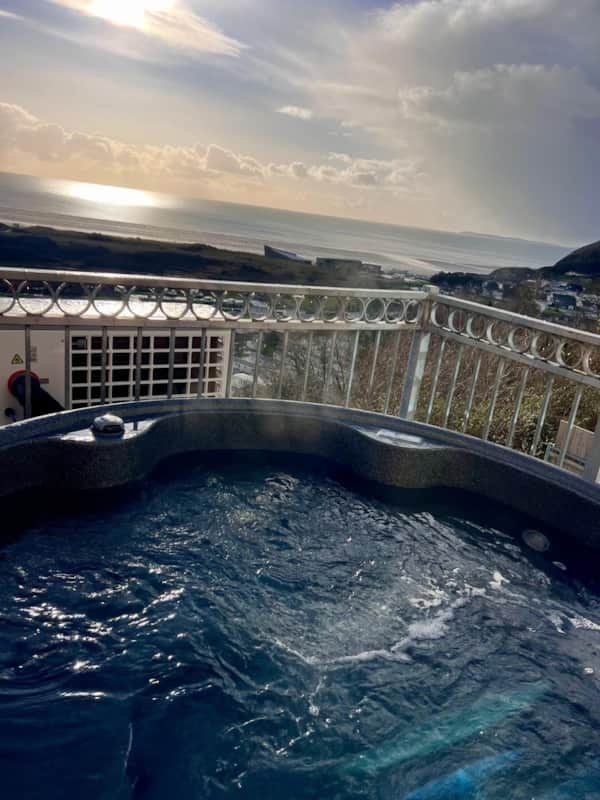 Ewyn Y Don - Sea Views - Hot Tub