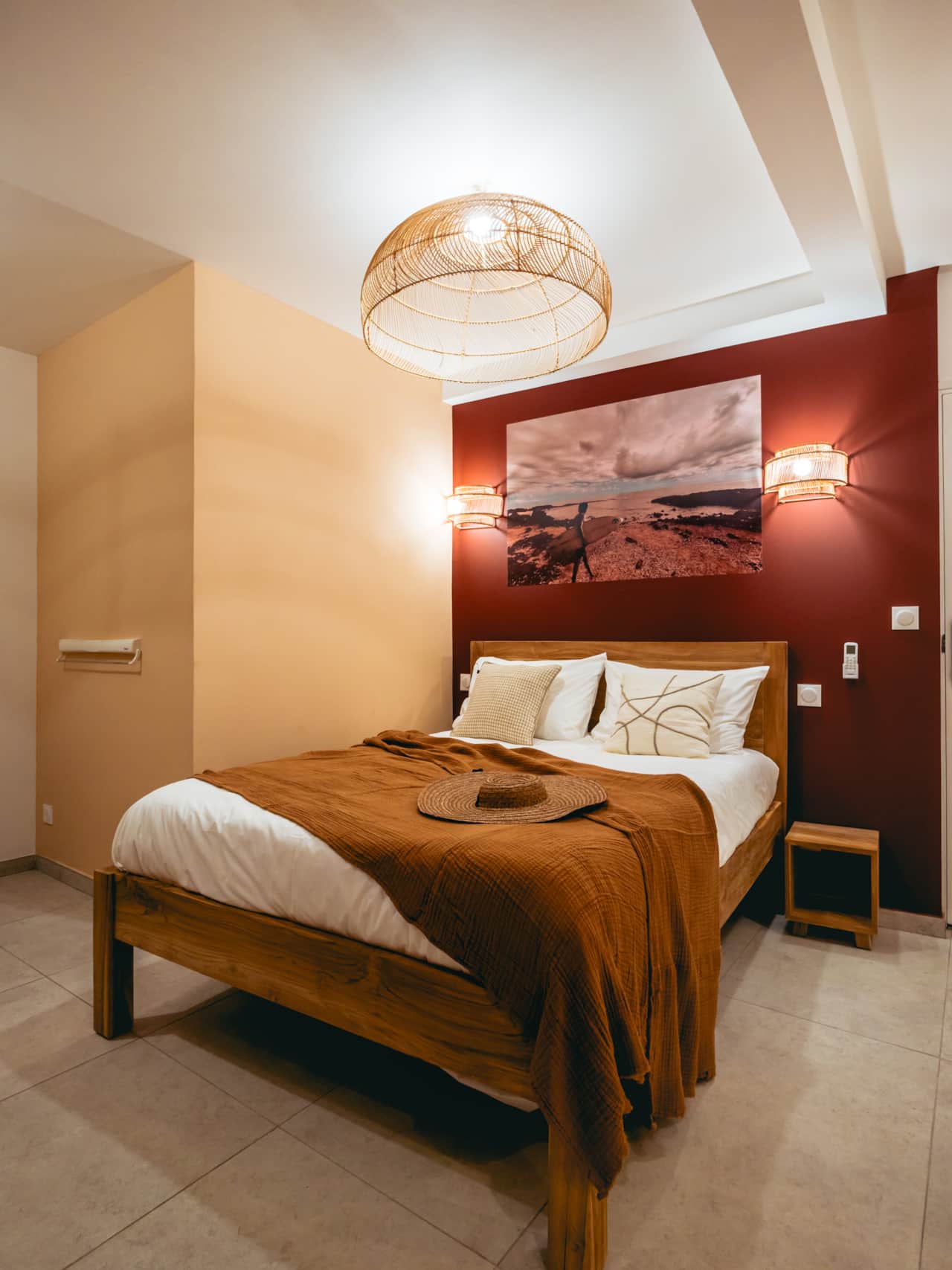 Chambre lit double_Appartement Pointe au Sel_Escale Bleue_Residence de tourisme Saint Leu 974