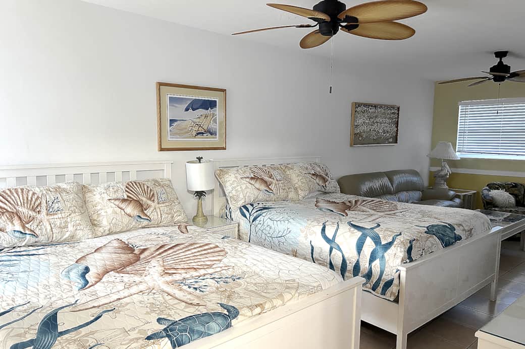 32  - Two Queen Beds