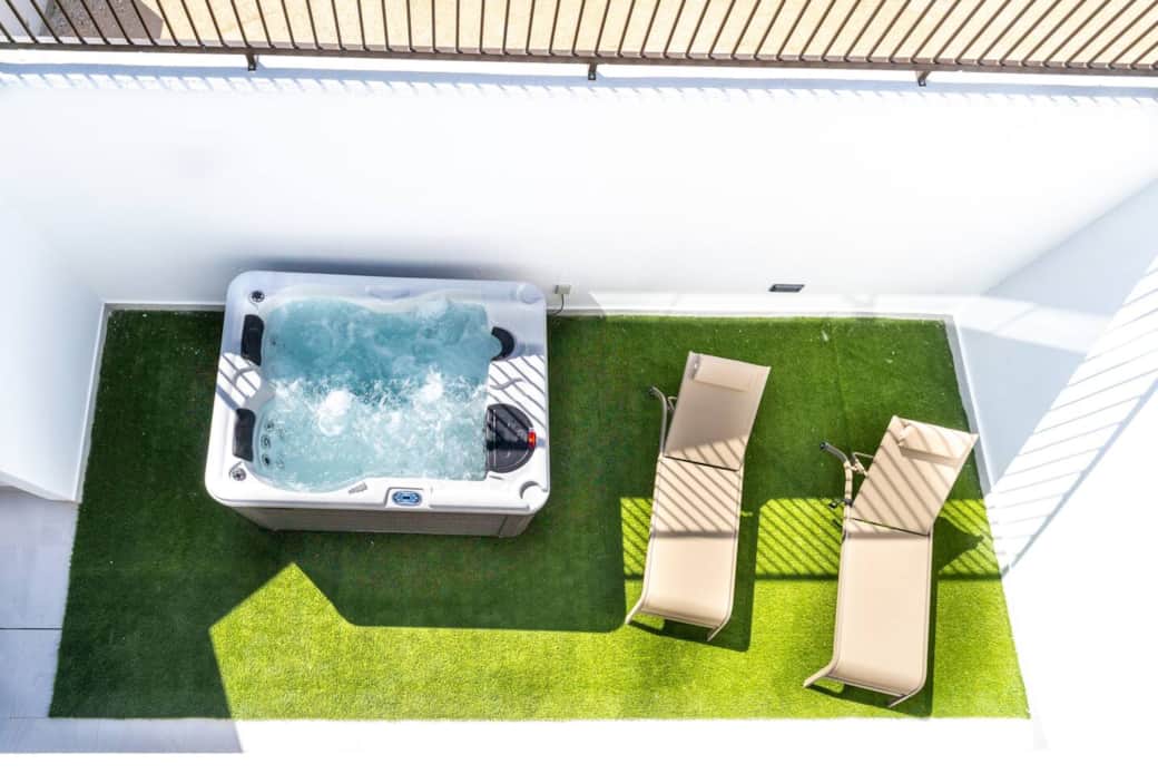 Jacuzzi privado en el jardín Jacuzzi privado en el jardín