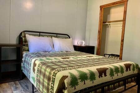 Bear Room: Queen sized bed Bear Room: Queen sized bed