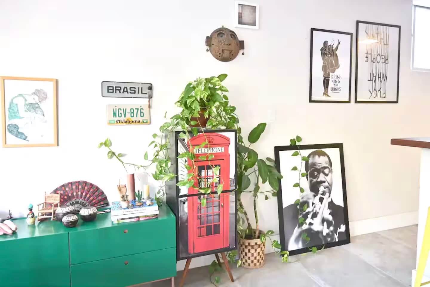 https://l.icdbcdn.com/oh/77e700d0-073c-4690-b5a5-2180a1545416.jpg?w=2080-4