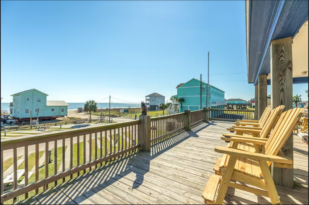 Expansive deck with gorgeous Gulf views!