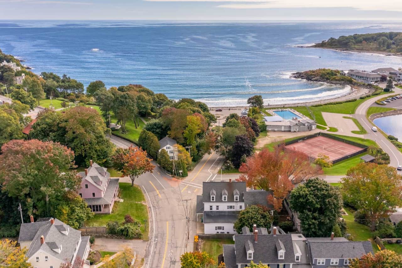 Aerial view of proximity to York Harbor Beach