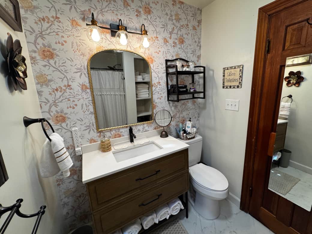 New bathroom! Completely remodeled and taken down to the studs with all new fixtures.